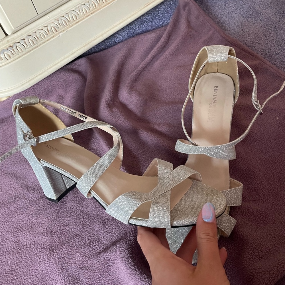 cutest silver heels! wore them for prom, size 10m